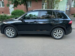 2018 Volkswagen Tiguan II, чёрный, 1850000 рублей, вид 4
