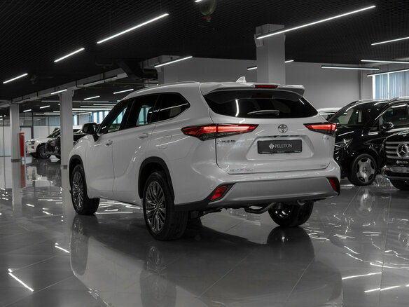 2026 Toyota Highlander IV (XU70), белый, 5550000 рублей - вид 3