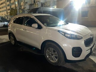 2017 Kia Sportage IV, белый, 1900000 рублей, вид 3