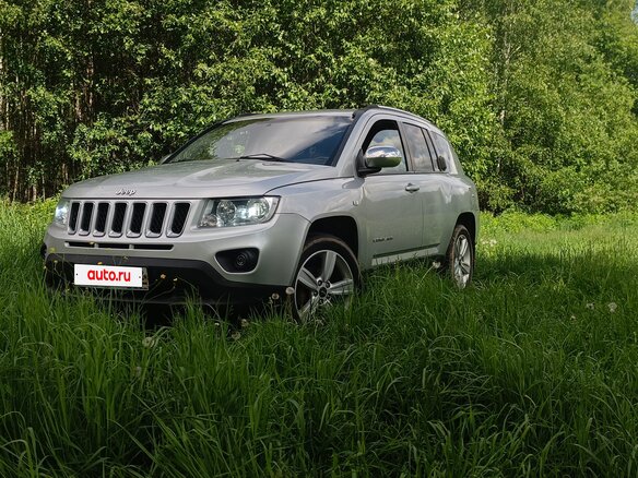 2011 Jeep Compass I Рестайлинг, серебристый, 900000 рублей