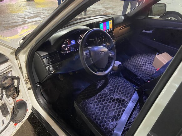 2013 Lada (ВАЗ) Priora I Рестайлинг, белый, 350000 рублей - вид 6