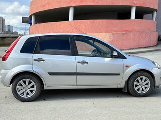 2006 Ford Fiesta Mk5, серебристый, 330000 рублей, вид 3