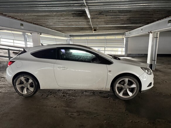 2012 Opel Astra GTC J Рестайлинг, белый, 650000 рублей - вид 1