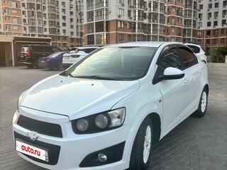 2013 Chevrolet Aveo II, белый, 600000 рублей, вид 1