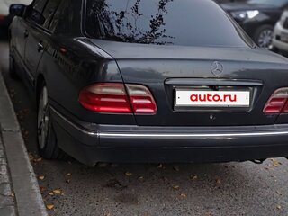 2000 Mercedes-Benz E-Класс 320 II (W210, S210) Рестайлинг, чёрный, 700000 рублей, вид 5