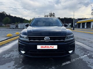 2017 Volkswagen Tiguan II, чёрный, 1780000 рублей, вид 3