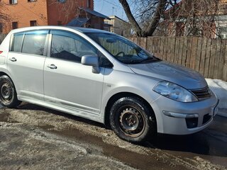 2012 Nissan Tiida I Рестайлинг, серебристый, 690000 рублей, вид 4