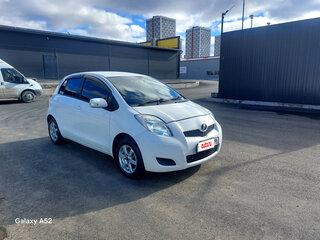 2010 Toyota Vitz II (XP90), белый, 400000 рублей, вид 2