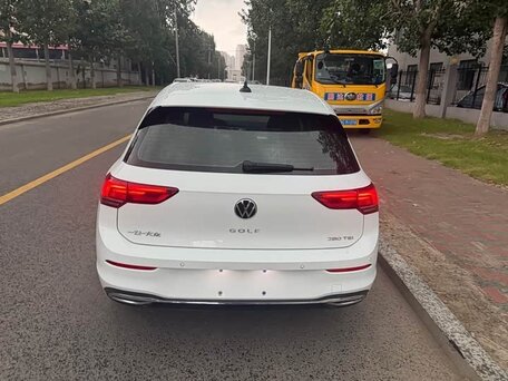 2023 Volkswagen Golf VIII, белый, 1370000 рублей, вид 5