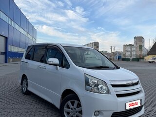 2007 Toyota Noah II (R70), белый, 900000 рублей, вид 3