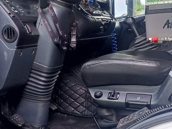 2004 Mercedes-Benz Atego, белый - вид 17