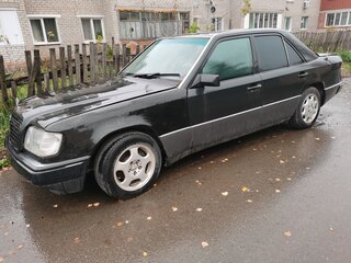 1993 Mercedes-Benz E-Класс 200 I (W124), чёрный, 240000 рублей, вид 2