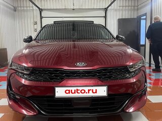 2020 Kia K5 III, красный, 2650000 рублей, вид 2