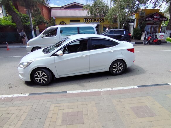 2016 Hyundai Solaris I Рестайлинг, белый - вид 2