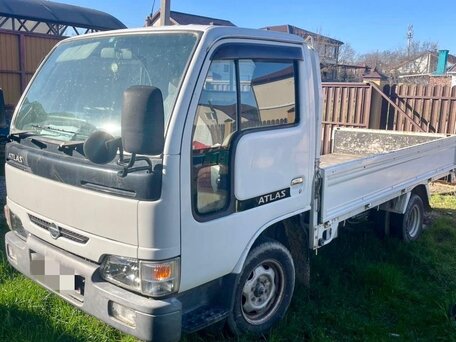 2003 Nissan Atlas, белый, 1800000 рублей, вид 1