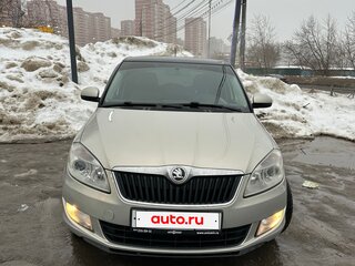 2013 Skoda Fabia II Рестайлинг, серебристый, 580000 рублей, вид 2
