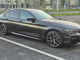2021 BMW 5 серии 530i xDrive VII (G30/G31/G38) Рестайлинг, серый, 6150000 рублей, вид 1