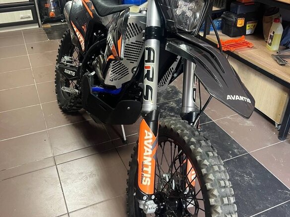 2023 Avantis Enduro 300 Pro/Carb, чёрный, 220000 рублей