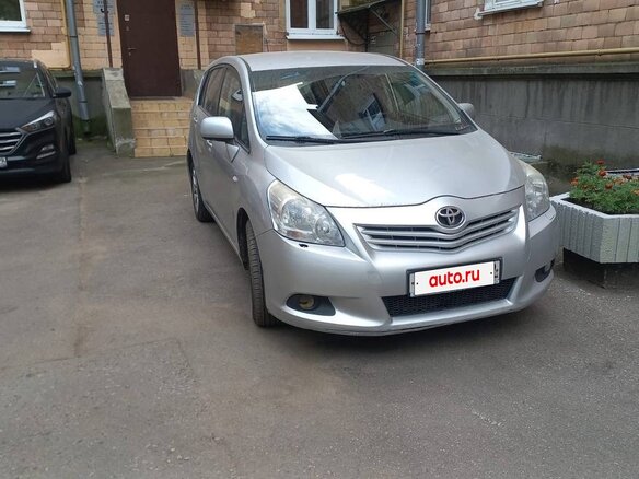 2009 Toyota Verso I, серый, 850000 рублей