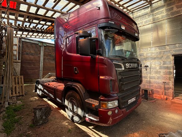 2011 Scania R-Series, красный, 2000000 рублей - вид 1