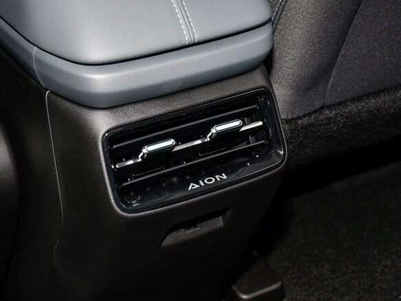 2026 Aion Y Plus 68.2 kWh, серый, 1990000 рублей - вид 33