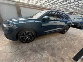 2020 Audi Q8 55 TFSI I (4M), синий, 4850000 рублей, вид 3