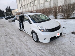 2013 Toyota ISis I Рестайлинг, белый, 1250000 рублей, вид 2