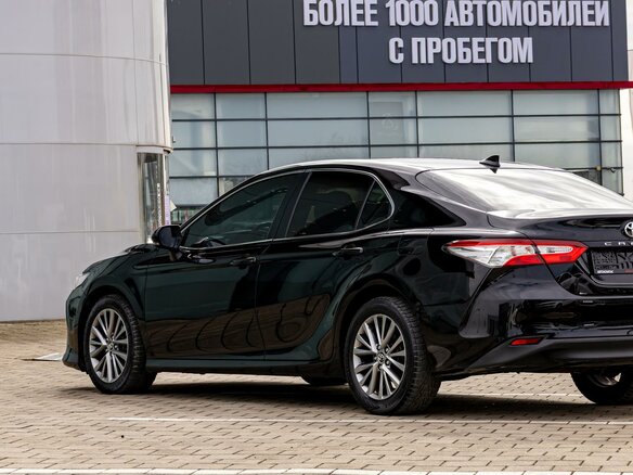 2021 Toyota Camry VIII (XV70) Рестайлинг, чёрный, 2545000 рублей - вид 8