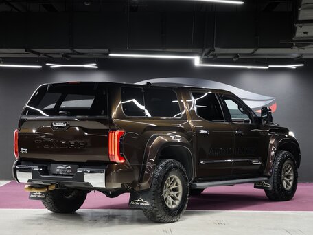 2023 Toyota Tundra Crew Max CrewMax III, коричневый, 9000000 рублей, вид 4