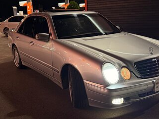 2000 Mercedes-Benz E-Класс 320 II (W210, S210) Рестайлинг, серебристый, 650000 рублей, вид 3
