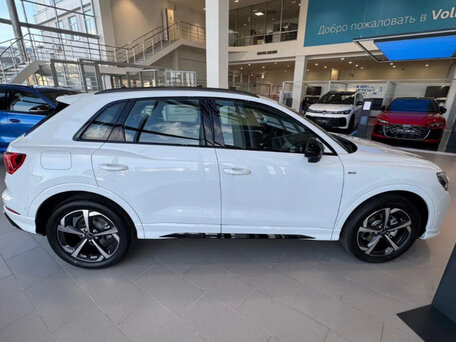2025 Audi Q3 45 TFSI II (F3), белый, 5600000 рублей, вид 3