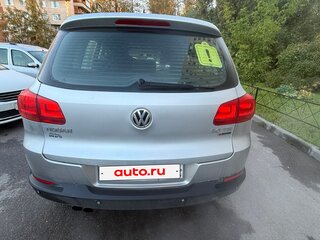 2016 Volkswagen Tiguan I Рестайлинг, серебристый, 1450000 рублей, вид 3