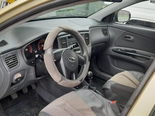 2010 Kia Rio II Рестайлинг, бежевый, 550000 рублей, вид 4