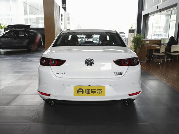 2025 Mazda 3 Axela IV (BP), белый, 3600000 рублей - вид 5