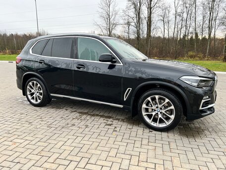 2020 BMW X5 40i IV (G05/G18), чёрный, 4800000 рублей, вид 3