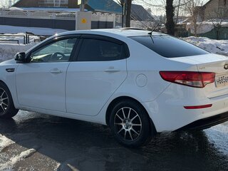 2016 Kia Rio III Рестайлинг, белый, 790000 рублей, вид 4