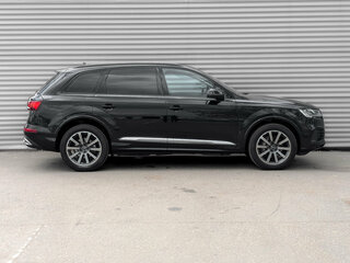 2023 Audi Q7 45 TFSI II (4M) Рестайлинг, чёрный, 6950000 рублей, вид 4