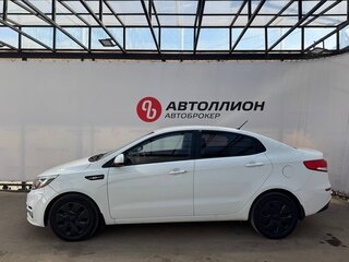 2016 Kia Rio III Рестайлинг, белый, 889000 рублей, вид 2