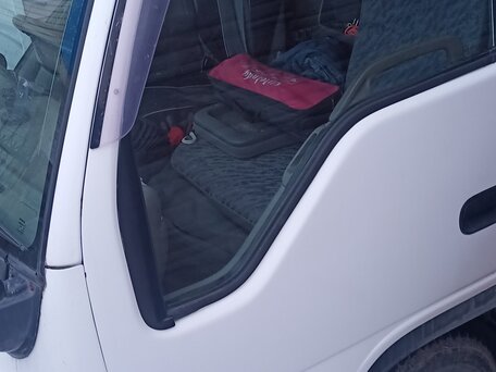 2003 Nissan Atlas, белый, 1100000 рублей, вид 2