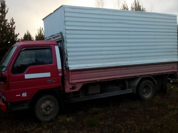 1990 Mazda Titan, красный, 950000 рублей - вид 4