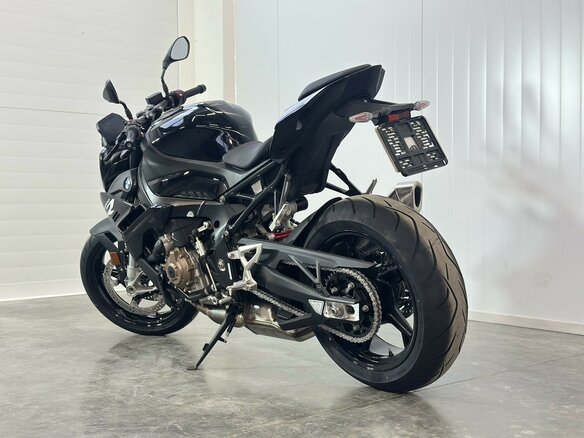 2024 BMW S 1000 R, чёрный, 1779000 рублей - вид 1