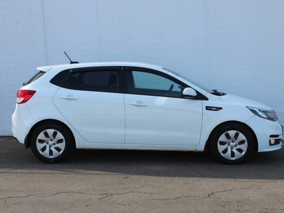 2017 Kia Rio III Рестайлинг, белый, 920000 рублей - вид 7