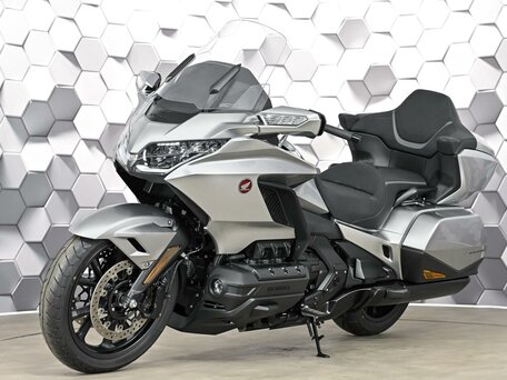 2025 Honda GL 1800 Gold Wing, серебристый, 3649000 рублей, вид 2
