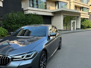 2022 BMW 5 серии 530d VII (G30/G31/G38) Рестайлинг, серебристый, 4390000 рублей, вид 2