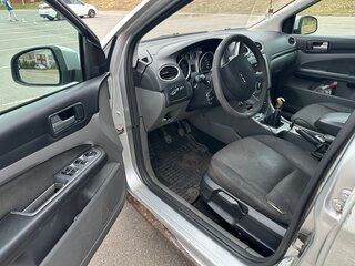 2011 Ford Focus II Рестайлинг, серебристый, 270000 рублей, вид 5