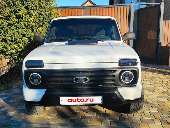 2017 Lada (ВАЗ) 2121 (4x4) Urban I Рестайлинг, белый - вид 1
