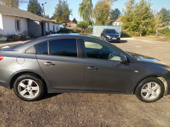 2011 Chevrolet Cruze I, серый, 430000 рублей - вид 4