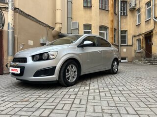 2013 Chevrolet Aveo II, серебристый, 850000 рублей, вид 1