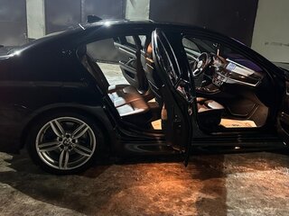 2015 BMW 5 серии 550i VI (F10/F11/F07) Рестайлинг, чёрный, 1700000 рублей, вид 5