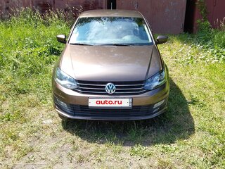 2015 Volkswagen Polo V Рестайлинг, коричневый, 850000 рублей, вид 3
